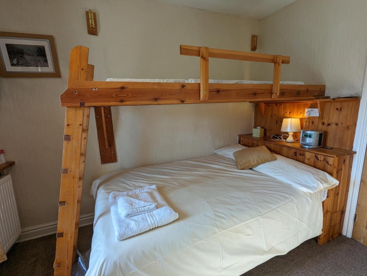 布莱奈费斯蒂尼奥格 Bryn Elltyd Eco House旅馆 外观 照片